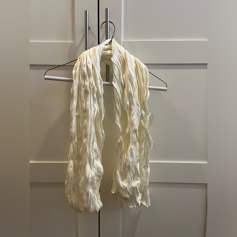 Coldwater Creek Scarf in cream - Picture 4 of 5
